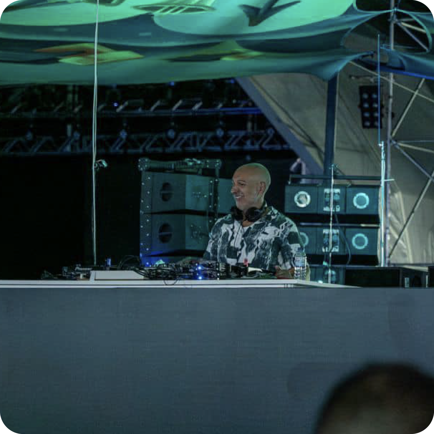djs